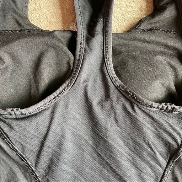 Lululemon black tank top size 2 - Picture 4 of 6